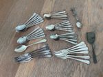 - 42 PIECE JOB LOT OF SILVER PLATED TEA  & COFFEE SPOONS + CAKE FORKS