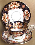 ROYAL ALBERT HEIRLOOM PATTERN TEA TRIO (11765)