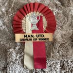 ORIGINAL 1968 MANCHESTER UNITED EUROPEAN CUP WINNERS ROSETTE