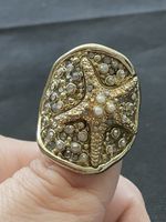 Vintage golden starfish-themed ring Size 7.75 Estate Costume Jewelry Beach 