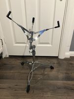 Snare drum stand