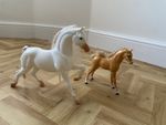 Rare! Mattel 1980’s Barbie’s Horse Nibbles With Foal And Accessories