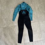 Oshea Stealth junior wetsuit 543 Front Zip Good Condition