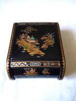 VINTAGE JAPANESE STYLE DECORATED TIN BOX.  MADE IN GREAT BRITAIN.