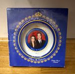 PMS International 2011 William & Catherine Engagement & Marriage Plate Stand
