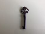 ATTRACTIVE & ORNATE ANTIQUE HOLLOW BARREL KEY .. CRAFT, JEWELLERY etc.  (REF E1)