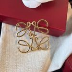 Geometric square hollow pin brooch, Roewe suit accessory, women's chest flower