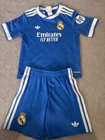 Real Madrid kids Football Kit Age 5-6 in very Condition Check my page