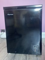 Fridgemaster MCF142B Black Chest Freezer