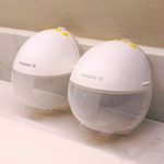 Medela Motion InBra Wearable Double Electric Breast Pump Set 2 Pumps USB Cable