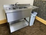 Glasswash station with triple bowl sink