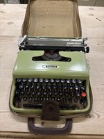 Vintage Olivetti Lettera 22 With Original Case