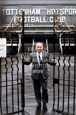 BILL NICHOLSON ICONIC 1974 PHOTO TOTTENHAM SPURS WHITE HART LANE HOTSPUR SQUAD