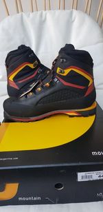 La Sportiva Unisex's Trango Tech GTX Mountain Boots Brand New