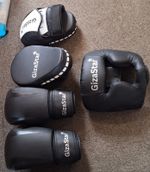 GizaStar Boxing Set – 10oz Gloves, Pads & Head Guard –Black/White  Adult