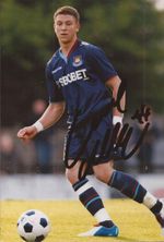 WEST HAM: GEORGE MONCUR SIGNED 6x4 ACTION PHOTO+COA