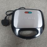 Daewoo SDA1715 Black Non-Stick 2-Portion Sandwich Toaster 750W tatty box ripped