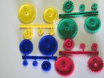 PACK OF 5  PLASTIC GEARS COGS AND GEAR RACK VARIOUS COLOURS