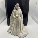 Royal Worcester Queen Elizabeth II Dimond Wedding Anniversary 1947-2007 figurine
