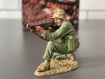King & Country 1:30 USMC022 Kneeling US Marine Tommy Gunner - Perfect