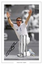 GRAEME SWANN ENGLAND ASHES 2010 CRICKET SIGNED PHOTO