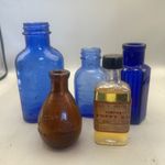 NICE GROUP OF GENUINE VINTAGE VICTORIAN AND LATER POISON CHEMIST BOTTLES P10