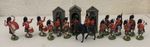 16x VINTAGE BRITAINS SCOTS GUARDS HIGHLANDER TOY SOLDIERS & 3x SENTRY BOXES