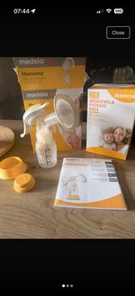 Medela Harmony Manual Breast Pump w/ Bottle, Bags & Instructions