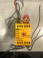 Pilz PNOZ XV3 24VDC DIN Rail 14-Pin Industrial Safety Relay - 774540