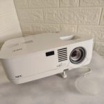 NEC NP610 XGA LCD Projector  3500 ANSI Lumens no  Remote  99% Lamp Life