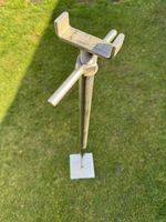 Adjustable screw jack/level stands. Fabricated from stainless steel grade 316.