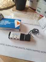 AIRTAC SOLENOID VALVE 4V110-06 1/8 BSP 5/2 SOL /SPRING AC220V UNUSED BOXED