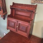 A VERY FINE QUALITY ANTIQUE EDWARDIAN MAHOGANY WALL CABINET, CIRCA 1910.