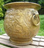 LARGE BRASS COAT OF ARMS "BENE FACRUM WELL DONE"  COUNTRY HOUSE LOG BIN PLANTER