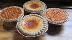 ARTIFICIAL  CAKES  TARTS FARMHOUSE COUNTRY KITCHEN DISPLAY PASTRIES FILM TV PROP