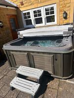Arctic Spa Kodiac 5 person hot tub with jet massage lounger. Has additional Lazy