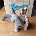 Tuskers Henry Paka Meerkats Ele-vator Figurine No 90876 Boxed 2001 Rare