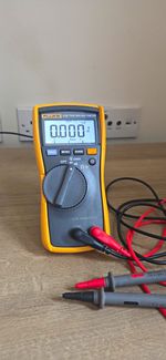 Fluke 113 True RMS Multimeter LoZ 6000 Count CAT III 600V w/ Test Leads