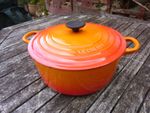 VINTAGE LE CREUSET ROUND CAST IRON SIZE F VOLCANIC ORANGE CASSEROLE PAN WITH LID