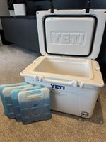 YETI TUNDRA 35 QUART HEAVY DUTY COOLER Box Case + 4 ICE PACKS CAMPING FISHING