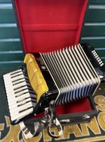 Weltmeister Stella 16 Bass Accordion In Full Working Order Inc Hard Case