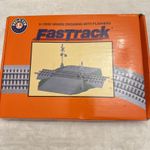 O GAUGE LIONEL FASTRACK 6-12052 GRADE CROSSING WITH FLASHERS GREATCONDITION FE08