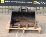 USED RHINOX XP 24" (2FT) DIGGING BUCKET ON 30mm PIN c/w TEETH
