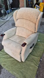 Windermere Petite Dual Motor Riser Recliner Chair