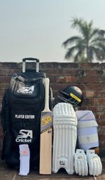 Adult Cricket Kit with Bag and Equipment Cricket Set
