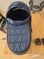 Babyzen Yoyo Navy Bassinet With Adaptors And Rain Cover In Excellent Condition