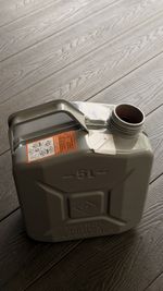 Halfords 5L grey metal fuel can with a screw cap