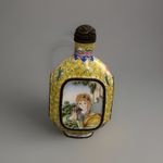 Rare Chinese Snuff Bottle - European Lady Portrait - Yellow Mille-Fleurs