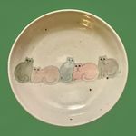 VINTAGE SOLVEIG COX SIGNED  STUDIO POTTERY PAINTED CATS MIXING SALAD BOWL 9”