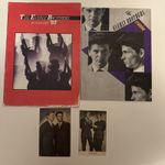 4 vinyl singles, 2 Everly Brothers UK Progs: 1984 and  1985 + 2 vintage postcard